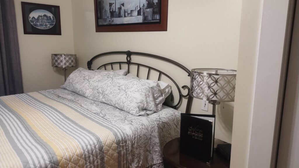 King bed, waterview