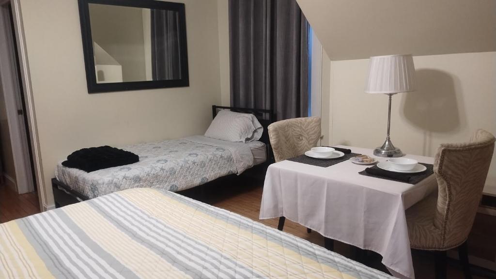 2 beds, sea view. Romantic,
family room
Single bed
King bed