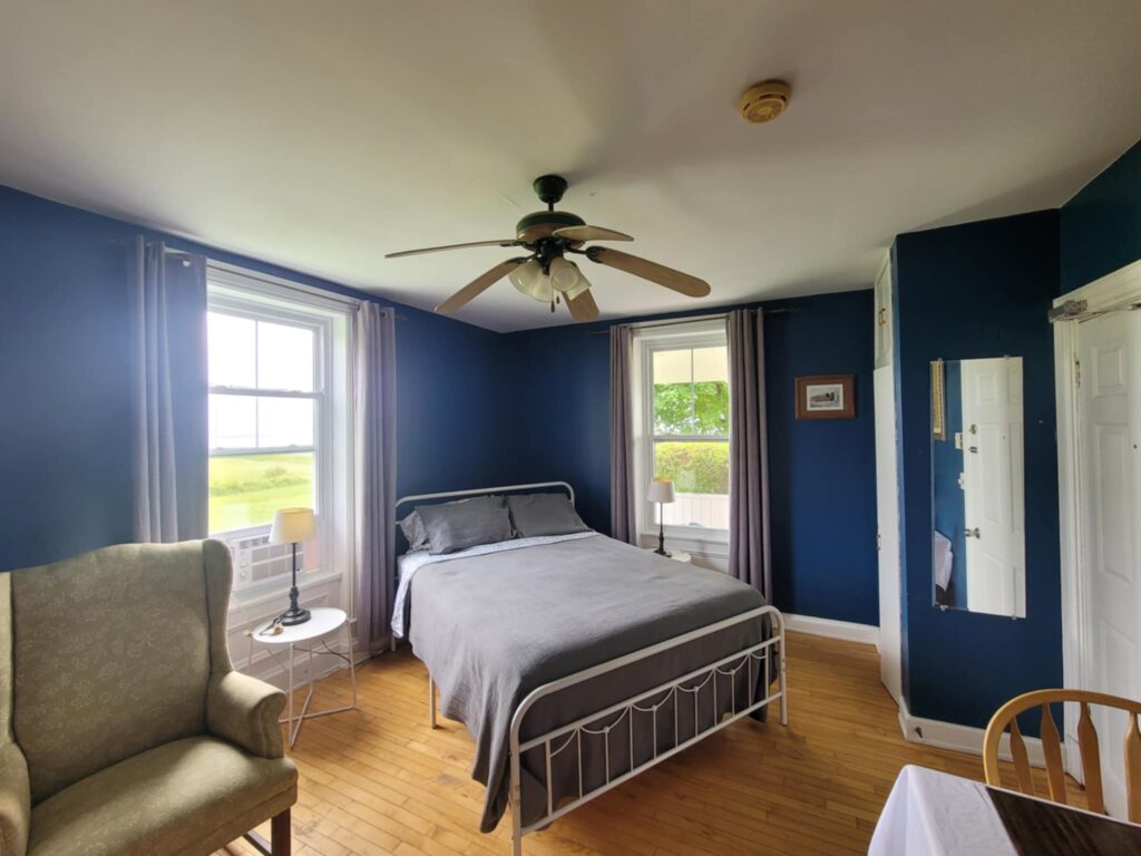 Ground Floor
2 person room
Soaker Tub
Waterview
Private patio